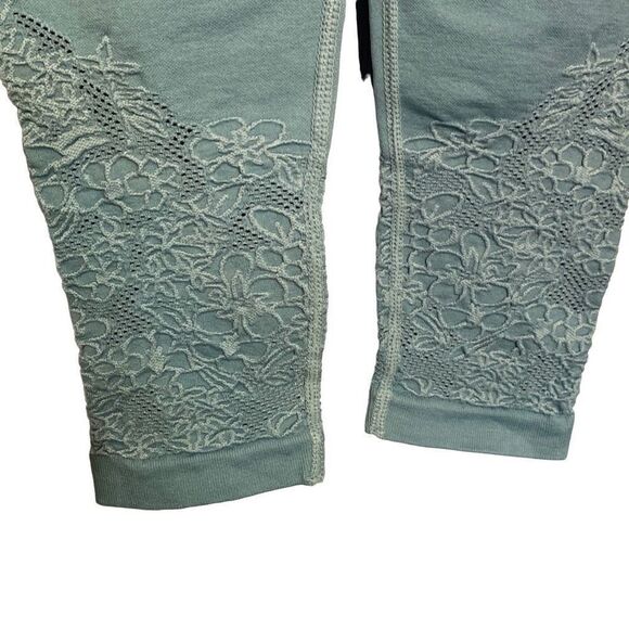 New Fabletics Blue Elise Seamless Capri Size XS/2-4, Embroidered Detail - Picture 2 of 14